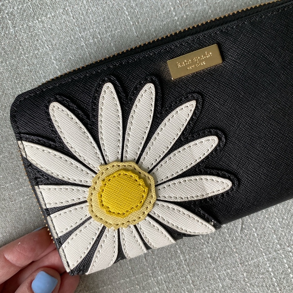 Kate Spade Black and White Daisy Wallet